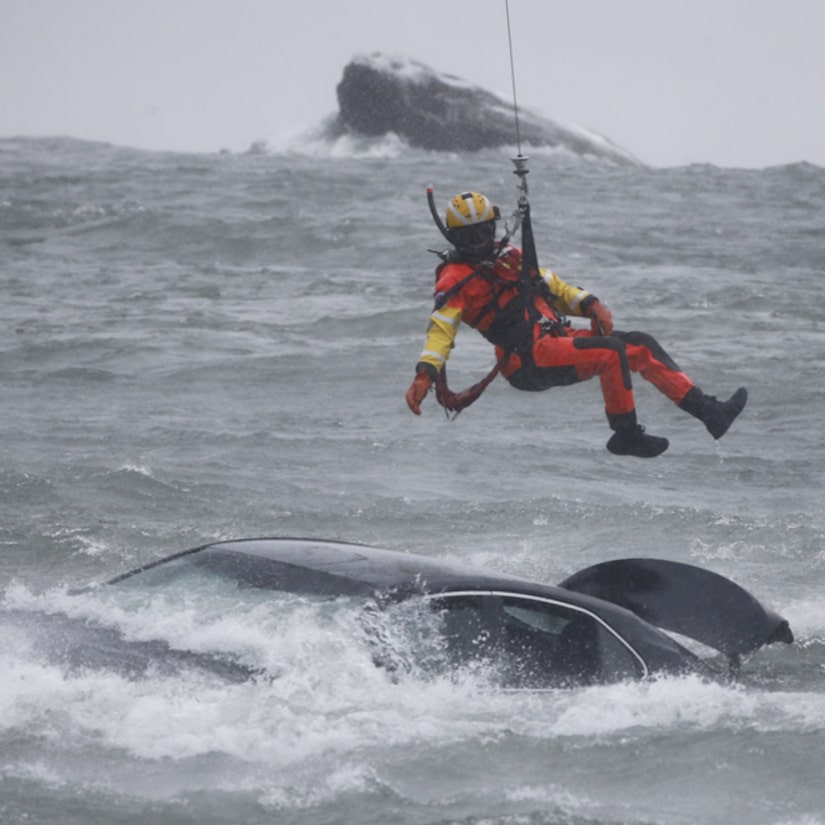 Dramatic Rescue Attempt as Car Floats Toward Edge of Niagara Falls